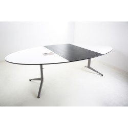 Ahrend Conference table Oval Adjustable in height 