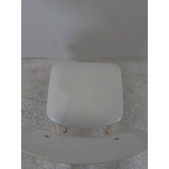 tweedehands gebruikt refurbished Kantinestoelen Ahrend Revolt designstoel wit met bouten in rug tweedehands - gebruikt - refurbished Ahrend Revolt designstoel wit met bouten in rug Kantinestoelen