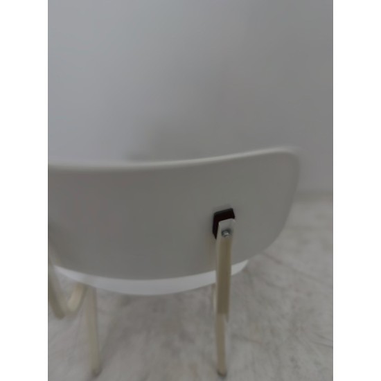 tweedehands gebruikt refurbished Kantinestoelen Ahrend Revolt designstoel wit met bouten in rug tweedehands - gebruikt - refurbished Ahrend Revolt designstoel wit met bouten in rug Kantinestoelen