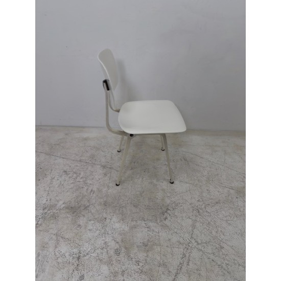 tweedehands gebruikt refurbished Kantinestoelen Ahrend Revolt designstoel wit tweedehands - gebruikt - refurbished Ahrend Revolt designstoel wit Kantinestoelen