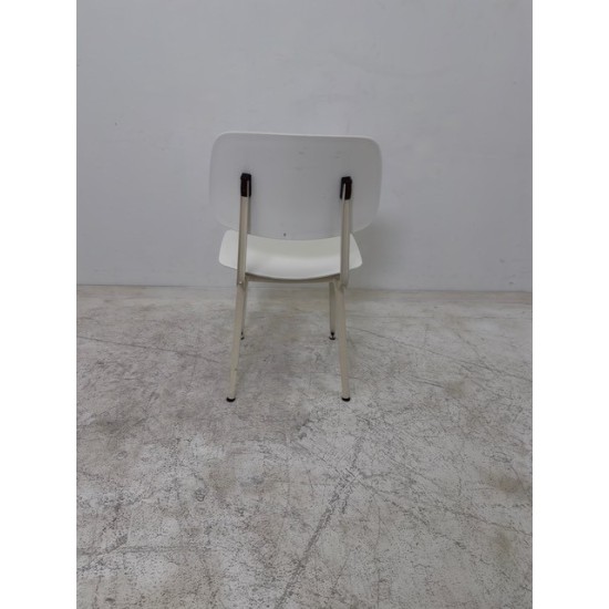 tweedehands gebruikt refurbished Kantinestoelen Ahrend Revolt designstoel wit tweedehands - gebruikt - refurbished Ahrend Revolt designstoel wit Kantinestoelen