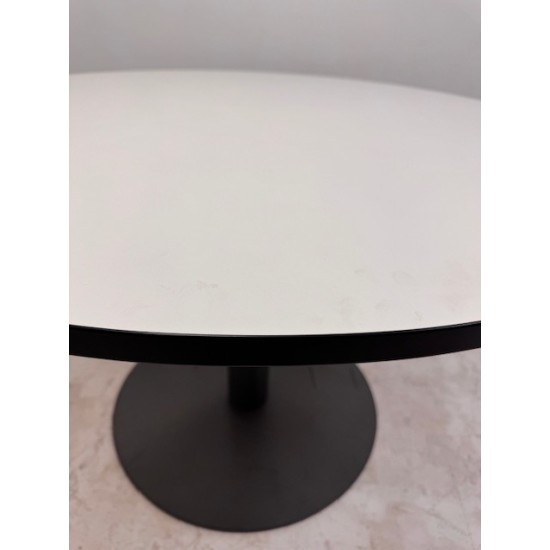 tweedehands gebruikt refurbished Vergadertafel Ahrend tafel rond 120 wit blad antraciet kolom onderstel tweedehands - gebruikt - refurbished Ahrend tafel rond 120 wit blad antraciet kolom onderstel Vergadertafel