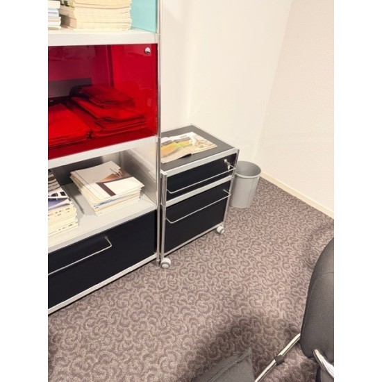 tweedehands - gebruikt - refurbished Alias sec mobile drawer unit, black chrome, showroom model Conference table