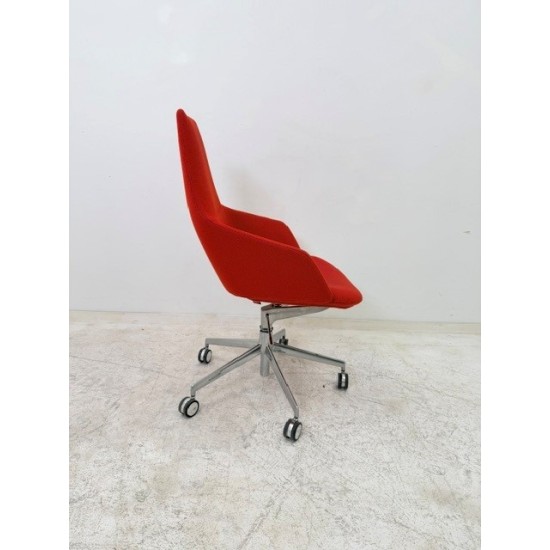 tweedehands - gebruikt - refurbished Arper Aston 1927 Office Chair, Red Fabric and Chrome Armchair