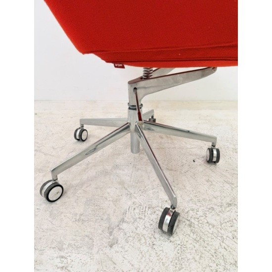 tweedehands - gebruikt - refurbished Arper Aston 1927 Office Chair, Red Fabric and Chrome Armchair