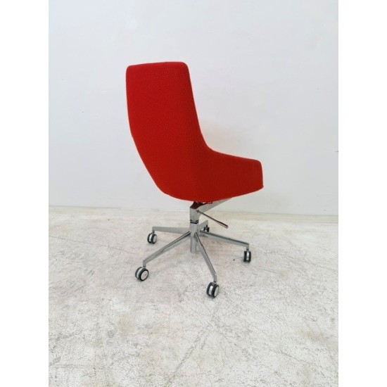 tweedehands - gebruikt - refurbished Arper Aston 1927 Office Chair, Red Fabric and Chrome Armchair