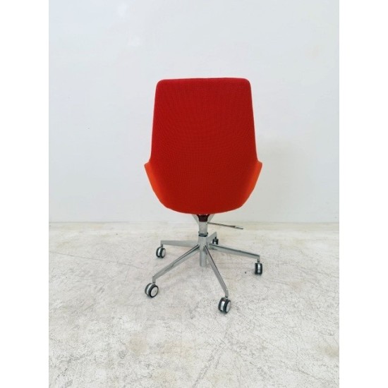 tweedehands - gebruikt - refurbished Arper Aston 1927 Office Chair, Red Fabric and Chrome Armchair
