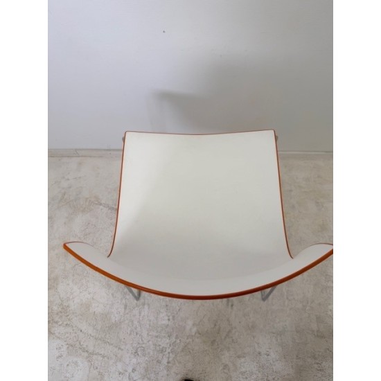 tweedehands - gebruikt - refurbished Arper Catifa 46 stapelbare design barkrukken met sledepoot Krukken
