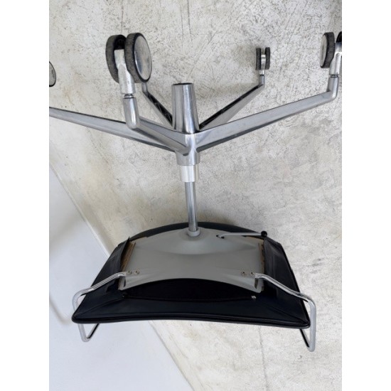 tweedehands - gebruikt - refurbished Arper Catifa 53 design bureaustoel swivel zwart leer Vintage bureaustoel