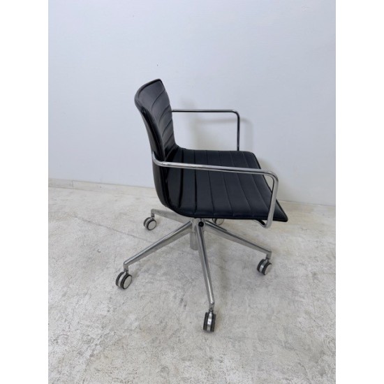 tweedehands - gebruikt - refurbished Arper Catifa 53 design bureaustoel swivel zwart leer Vintage bureaustoel
