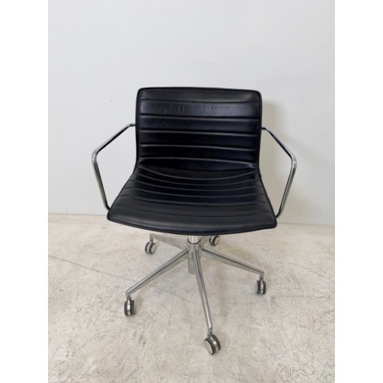 tweedehands - gebruikt - refurbished Arper Catifa 53 design bureaustoel swivel zwart leer Vintage bureaustoel