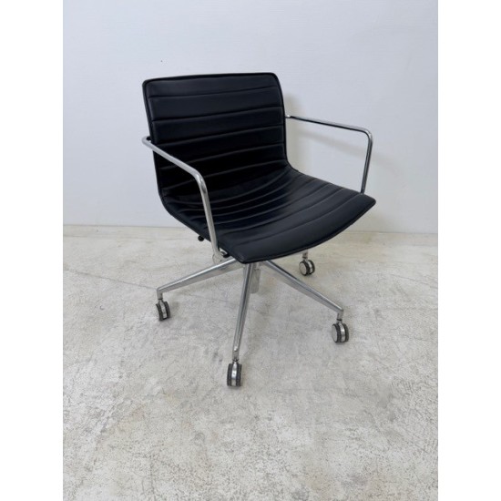 tweedehands - gebruikt - refurbished Arper Catifa 53 design bureaustoel swivel zwart leer Vintage bureaustoel