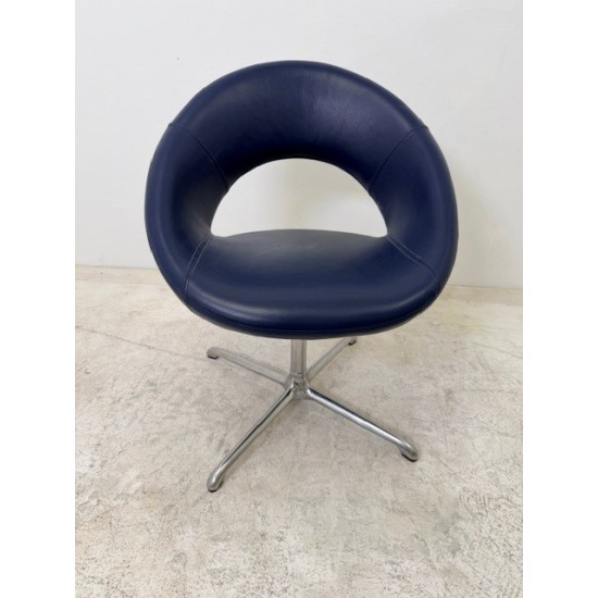 tweedehands - gebruikt - refurbished Artifort Nina Stoel Kruispoot Kuipstoelen