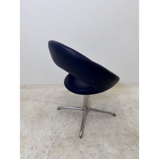 tweedehands - gebruikt - refurbished Artifort Nina Stoel Kruispoot Kuipstoelen