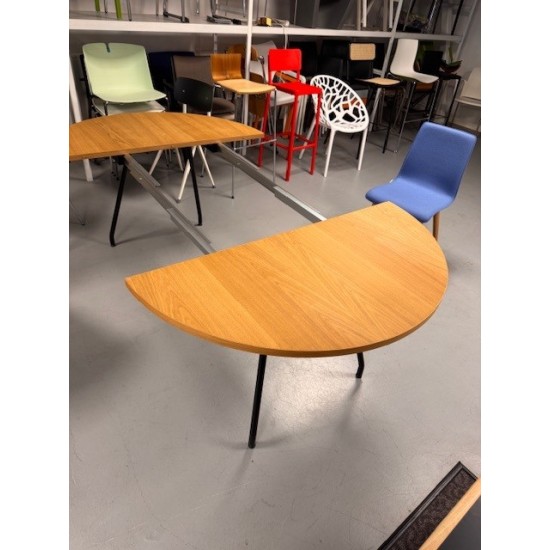 tweedehands gebruikt refurbished Side table Bent Hansen Primum round table 120 cm oak veneer showroom model tweedehands - gebruikt - refurbished Bent Hansen Primum round table 120 cm oak veneer showroom model Side table