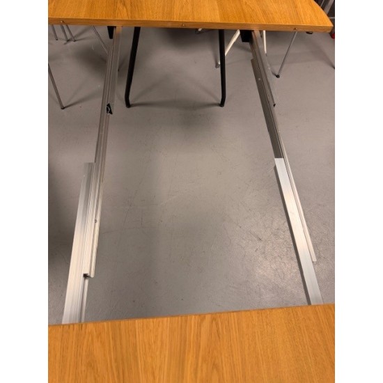tweedehands gebruikt refurbished Side table Bent Hansen Primum round table 120 cm oak veneer showroom model tweedehands - gebruikt - refurbished Bent Hansen Primum round table 120 cm oak veneer showroom model Side table