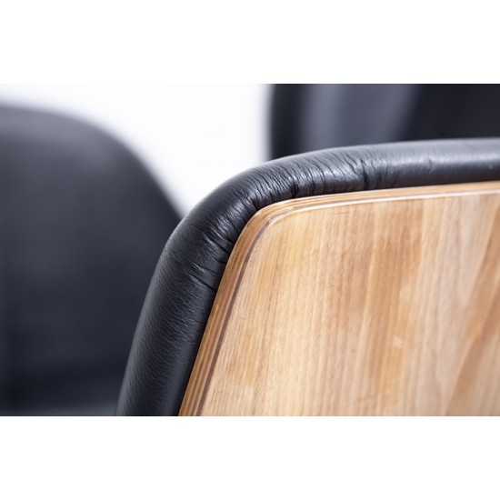 tweedehands gebruikt refurbished Bucket seat chairs Boss Design Kruze Loungechair walnut tweedehands - gebruikt - refurbished Boss Design Kruze Loungechair walnut Bucket seat chairs