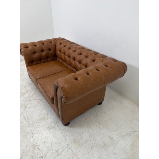 tweedehands gebruikt refurbished Bank Chesterfield set 2-zits bank en fauteuil cognac kunstleer design tweedehands - gebruikt - refurbished Chesterfield set 2-zits bank en fauteuil cognac kunstleer design Bank