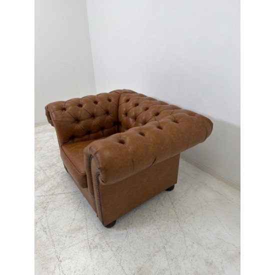 tweedehands gebruikt refurbished Bank Chesterfield set 2-zits bank en fauteuil cognac kunstleer design tweedehands - gebruikt - refurbished Chesterfield set 2-zits bank en fauteuil cognac kunstleer design Bank