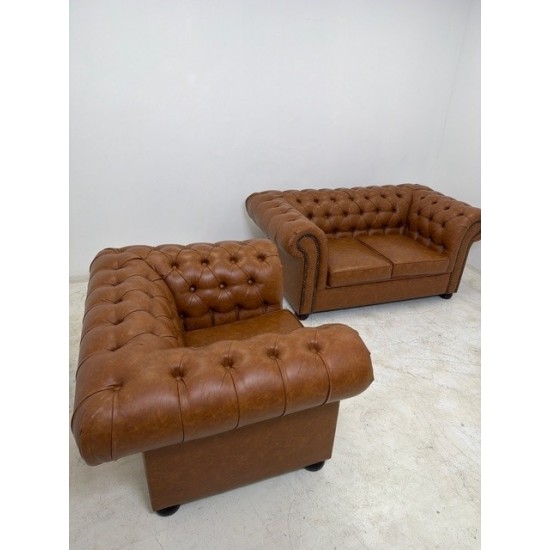 tweedehands gebruikt refurbished Bank Chesterfield set 2-zits bank en fauteuil cognac kunstleer design tweedehands - gebruikt - refurbished Chesterfield set 2-zits bank en fauteuil cognac kunstleer design Bank