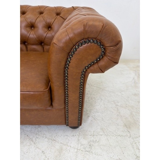tweedehands gebruikt refurbished Bank Chesterfield set 2-zits bank en fauteuil cognac kunstleer design tweedehands - gebruikt - refurbished Chesterfield set 2-zits bank en fauteuil cognac kunstleer design Bank