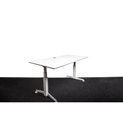 Dencon Calma Electronically adjustable Sit-Stand Desk 180*80