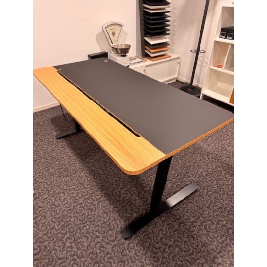 tweedehands gebruikt refurbished Office desks Dencon v7 electric design sit-stand desk 160x80cm black oak veneer showroom model tweedehands - gebruikt - refurbished Dencon v7 electric design sit-stand desk 160x80cm black oak veneer showroom model Office desks