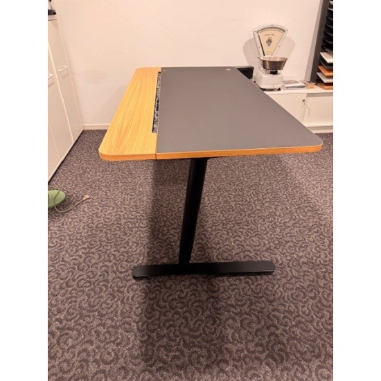 tweedehands gebruikt refurbished Office desks Dencon v7 electric design sit-stand desk 160x80cm black oak veneer showroom model tweedehands - gebruikt - refurbished Dencon v7 electric design sit-stand desk 160x80cm black oak veneer showroom model Office desks