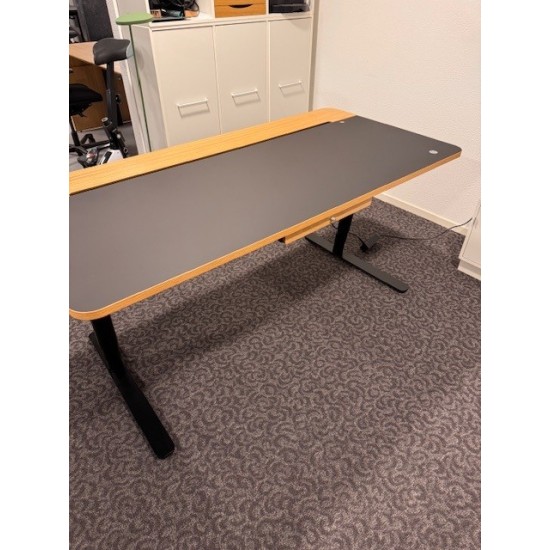 tweedehands gebruikt refurbished Office desks Dencon v7 electric design sit-stand desk 160x80cm black oak veneer showroom model tweedehands - gebruikt - refurbished Dencon v7 electric design sit-stand desk 160x80cm black oak veneer showroom model Office desks
