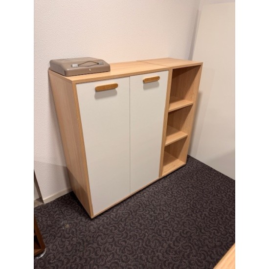 tweedehands gebruikt refurbished Electrically adjustable desks Fumac Switch sit-stand desk in white oak, 180x90, showroom model tweedehands - gebruikt - refurbished Fumac Switch sit-stand desk in white oak, 180x90, showroom model Electrically adjustable desks