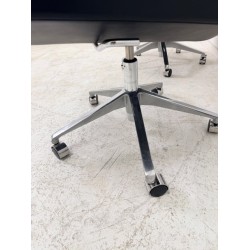 Giroflex 21 6092 Tango conference chair, black, on casters