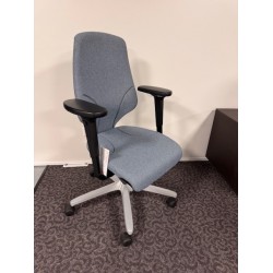 Giroflex 64 3578 blauwe stof 4D armleuningen showroommodel ocazu
