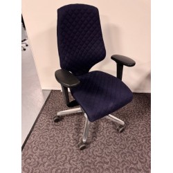 Giroflex 64 3578 Quilt donkerblauw gepolijst 4D NPR armleuningen met lendesteun showroommodel 