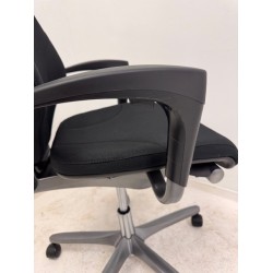 Giroflex 64-3578 bureaustoel refurbished zwart stof en in hoogte verstelbare armleggers