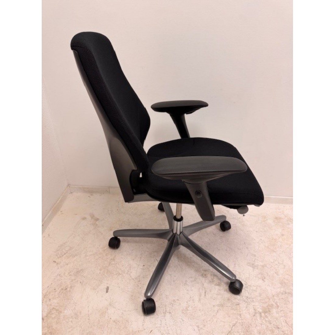 tweedehands Giroflex 64-4578 refurbished bureaustoel brede zitting ...