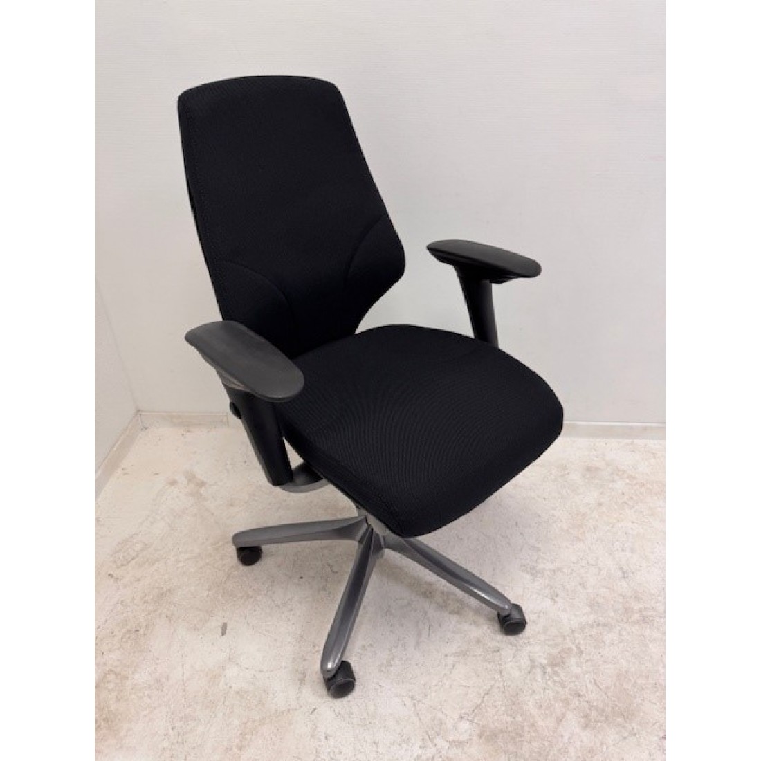 tweedehands Giroflex 64-4578 refurbished bureaustoel brede zitting ...