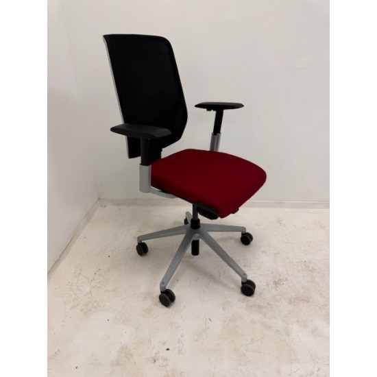 tweedehands gebruikt refurbished Home Office workchair Giroflex 68-7519 office chair mesh back bordeaux seat tweedehands - gebruikt - refurbished Giroflex 68-7519 office chair mesh back bordeaux seat Home Office workchair