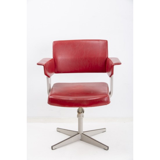 tweedehands gebruikt refurbished Leather office chairs Ahrend De Cirkel Friso Kramer tweedehands - gebruikt - refurbished Ahrend De Cirkel Friso Kramer Leather office chairs