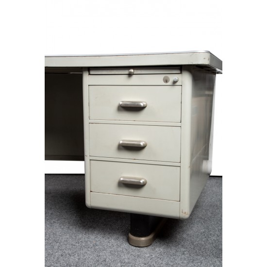tweedehands - gebruikt - refurbished Vintage industrieel LIPS President niervormig bureau Vintage bureaus
