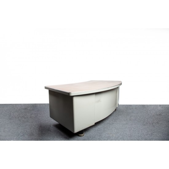 tweedehands - gebruikt - refurbished Vintage industrieel LIPS President niervormig bureau Vintage bureaus