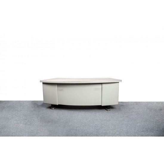 tweedehands - gebruikt - refurbished Vintage industrieel LIPS President niervormig bureau Vintage bureaus