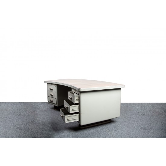 tweedehands - gebruikt - refurbished Vintage industrieel LIPS President niervormig bureau Vintage bureaus