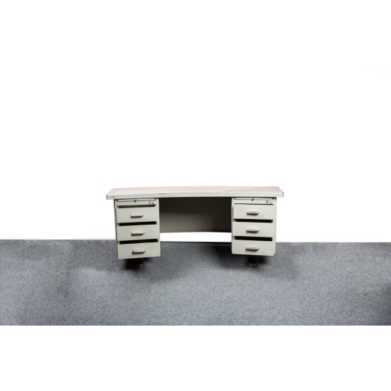 tweedehands - gebruikt - refurbished Vintage industrieel LIPS President niervormig bureau Vintage bureaus
