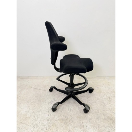 tweedehands - gebruikt - refurbished HAG Capisco 8106 bureaustoel zwart stof voetenring 24 uurstoel