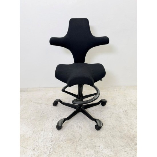 tweedehands - gebruikt - refurbished HAG Capisco 8106 bureaustoel zwart stof voetenring 24 uurstoel