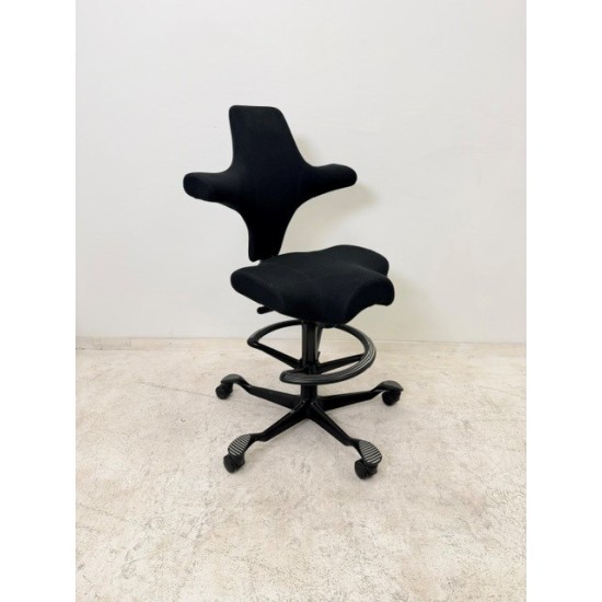 tweedehands - gebruikt - refurbished HAG Capisco 8106 bureaustoel zwart stof voetenring 24 uurstoel