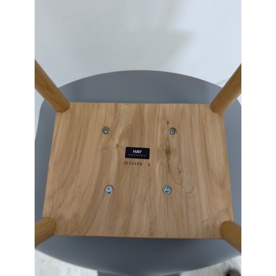 tweedehands gebruikt refurbished Kantinestoelen Hay AAC12 About a Chair stoel taupe en grijs houten poten tweedehands - gebruikt - refurbished Hay AAC12 About a Chair stoel taupe en grijs houten poten Kantinestoelen