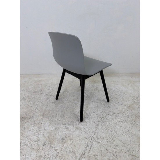 tweedehands gebruikt refurbished Design stoel Hay AAC12 About a Chair zwart,wit en grijs in goede staat! tweedehands - gebruikt - refurbished Hay AAC12 About a Chair zwart,wit en grijs in goede staat! Design stoel