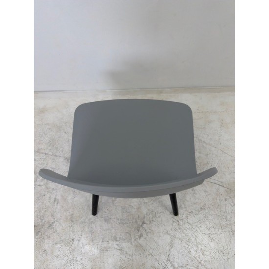 tweedehands gebruikt refurbished Design stoel Hay AAC12 About a Chair zwart,wit en grijs in goede staat! tweedehands - gebruikt - refurbished Hay AAC12 About a Chair zwart,wit en grijs in goede staat! Design stoel