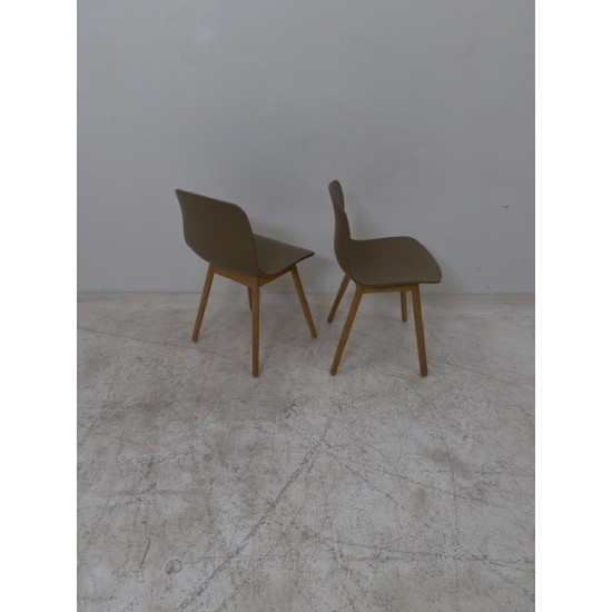 tweedehands gebruikt refurbished Kantinestoelen Hay AAC12 About a Chair stoel taupe en grijs houten poten tweedehands - gebruikt - refurbished Hay AAC12 About a Chair stoel taupe en grijs houten poten Kantinestoelen